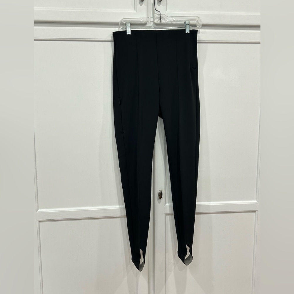 Athleta Butte Peak stirrup
outdoor pants.